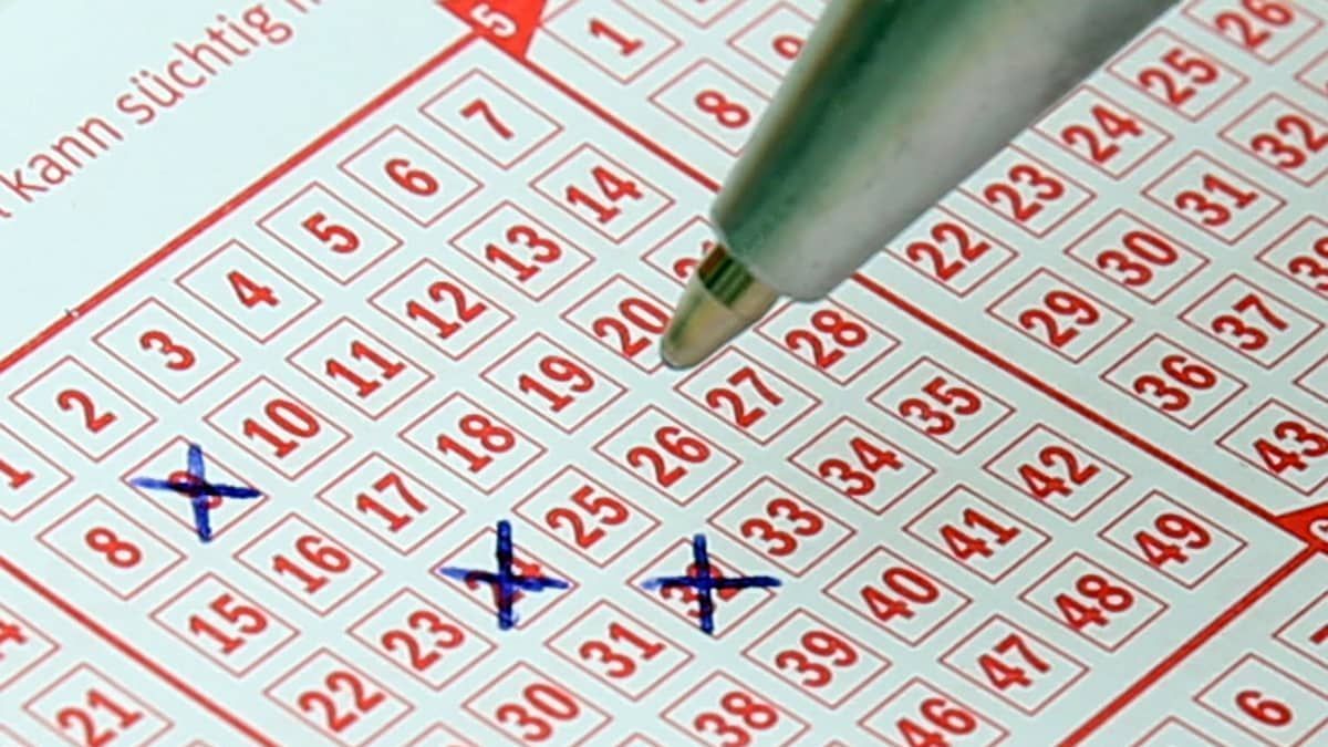 Loteria americana acumula de novo e valor chega a R$ 7 bilhões; brasileiros também podem apostar