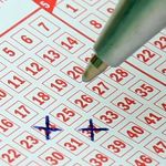 Loteria americana acumula de novo e valor chega a R$ 7 bilhões; brasileiros também podem apostar