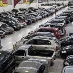 Governo anuncia corte de impostos para aumentar venda de carros de até R$ 120 mil
