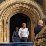 Príncipe Harry visita Castelo de Windsor secretamente um ano após morte da rainha