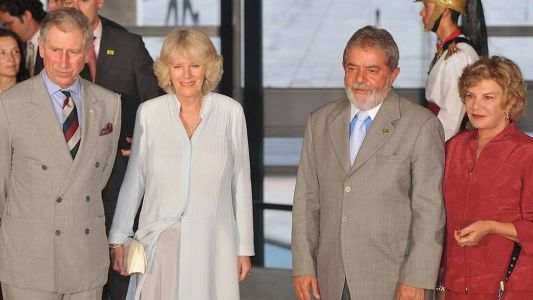 Príncipe na época, Charles se encontrou com Lula durante visita ao Brasil em 2009