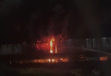 Fogo atinge motel na Avenida Cristiano Machado, em BH