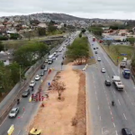 Trânsito complica na Av. Cristiano Machado, em BH, com obras de trincheira