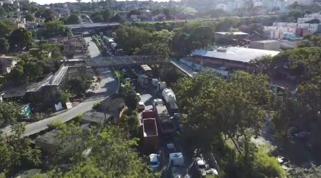 Acidentes e congestionamentos marcam a véspera de Natal nas rodovias de MG