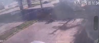 Vídeo: imagens mostram momento em que carreta invade empresa e deixa feridos
