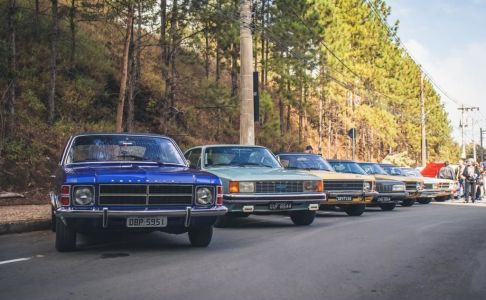 O Cidade dos Carros é um encontro de motos e carros antigos e customizados