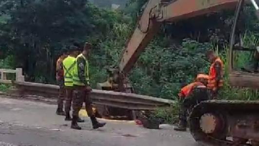 Problema próximo a ponte na BR-381 em Jaguaraçu provoca fila de carros na rodovia