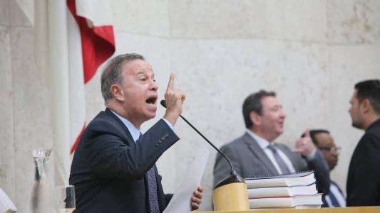 Processo de cassação de vereador por fala considera racista avança na Câmara de SP.