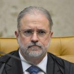 Justiça Federal abre ação penal contra dois homens que hostilizaram Augusto Aras em Paris