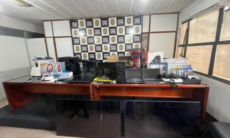 Produtos recuperados no apartamento da investigada na operação Game Over