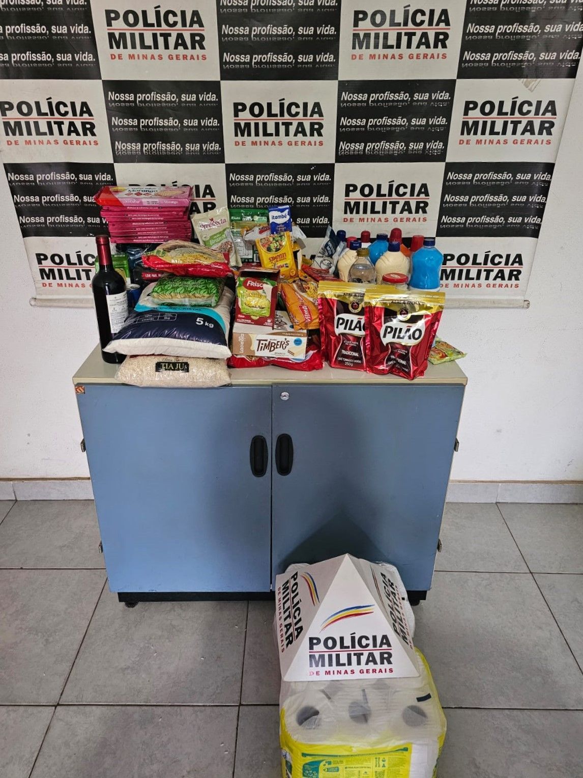 Mulher é presa por furto em supermercado de Mariana
