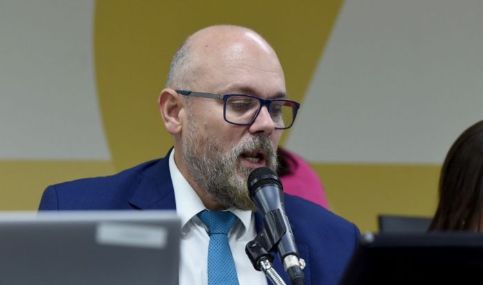 Membro da oposição ao governo Zema, Professor Cleiton (PV) critica nomeação: 'trocar seis por meia dúzia'