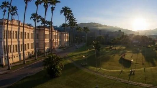 Professor de física da UFV é suspeito de agredir alunas em sala de aula