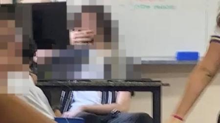 Professor fumou dentro da sala de aula