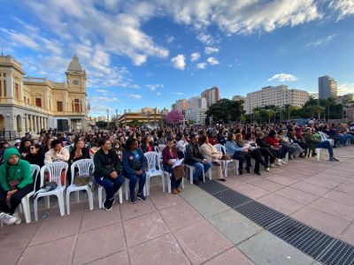 Apesar das baixas temperaturas registradas durante a noite, os manifestantes permaneceram firmes em seu propósito
