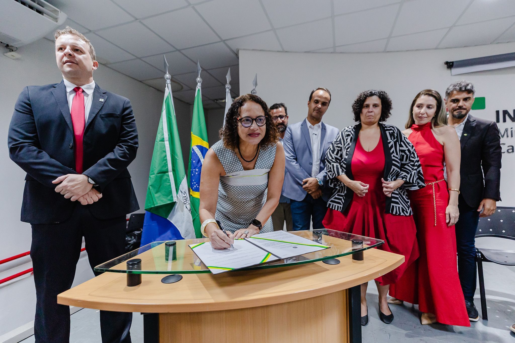 Ministra fala em popularização da ciência durante lançamento de programa em Betim
