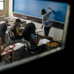 Ensino de educação sexual e reprodutiva será retomado nas escolas; entenda