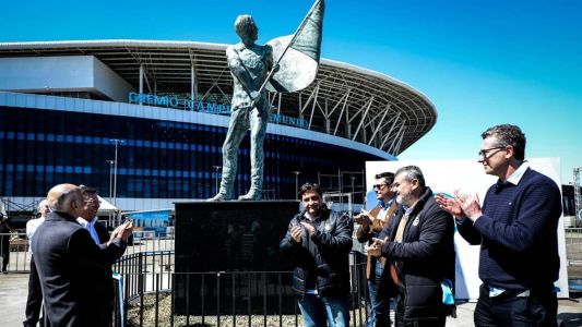 Programação de aniversário do clube iniciou nesta sexta com novo monumento na Arena