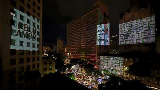 Foto mostra projeções da Cemig nos prédios da região Central de Belo Horizonte