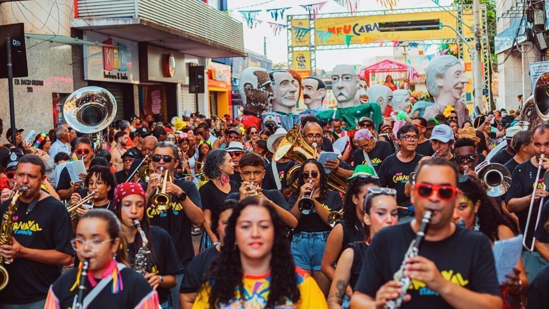 Carnaval de Itabirito começa nesta quarta-feira (11) com Zé Pereira, bonecões e cortejo no Centro Histórico