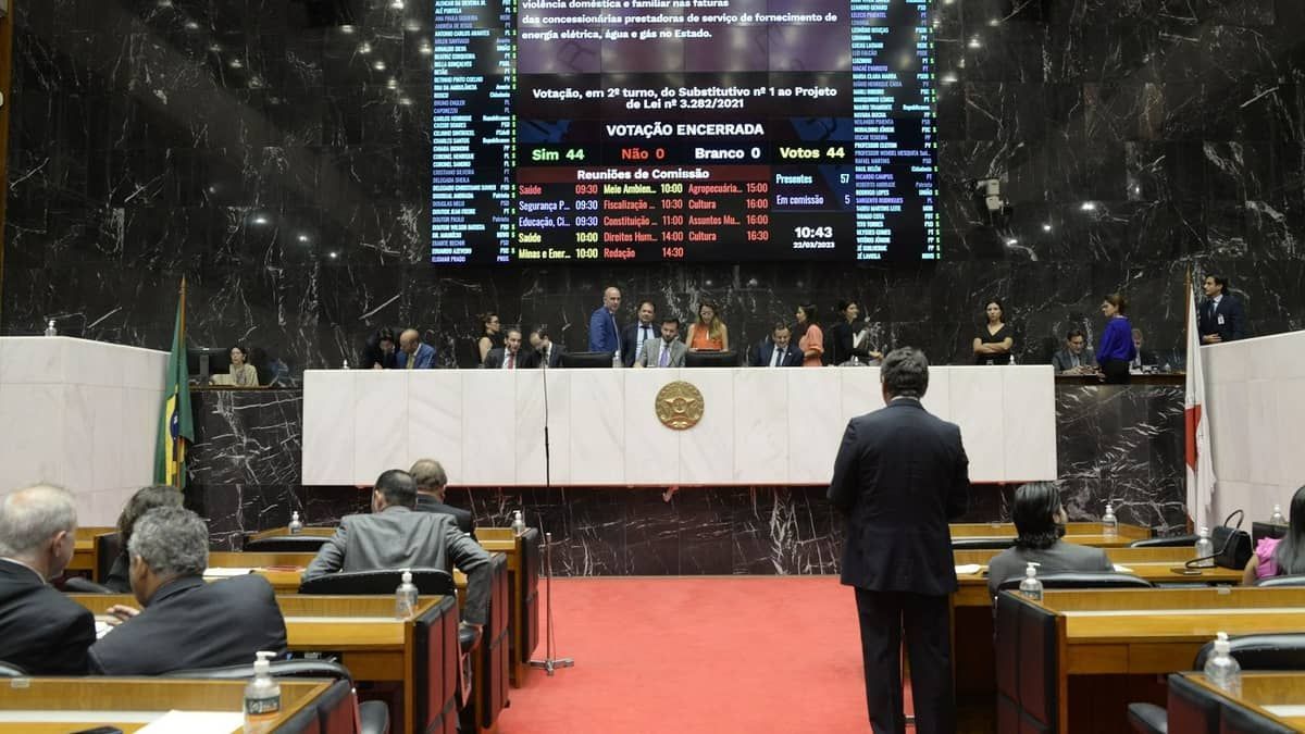 Base de Zema quer aprovar reforma em 1º turno até a semana santa