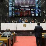 Base de Zema quer aprovar reforma em 1º turno até a semana santa