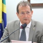 Câmara analisa projeto de lei que proíbe venda e ingestão de carne de cães e gatos