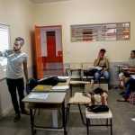 Senado aprova 'bolsa' para incentivar jovens a permanecerem no Ensino Médio
