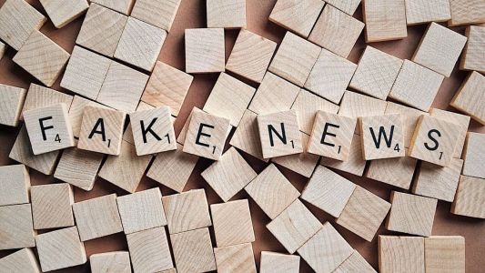 Projeto prevê que redes sociais sejam responsabilizadas por disseminação de fake news