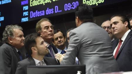 Projeto que aumenta ICMS em bens 'supérfluos' pode ser votado na próxima semana