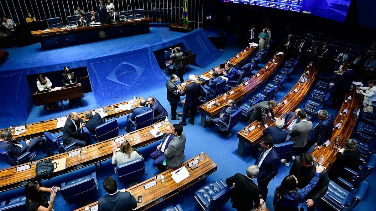 Senado aprova projeto que retoma mais de 8 mil obras paradas nas áreas de Educação e Saúde; texto vai à sanção
