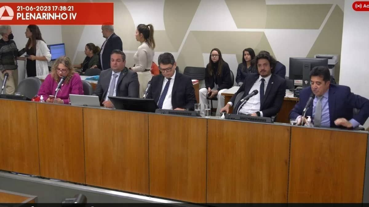 Reajuste dos professores de MG será votado em plenário na próxima semana