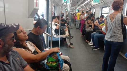 Promessa de paralisação dos metroviários não é cumprida e as 19 estações do metrô funcionam nesta terça-feira (27)