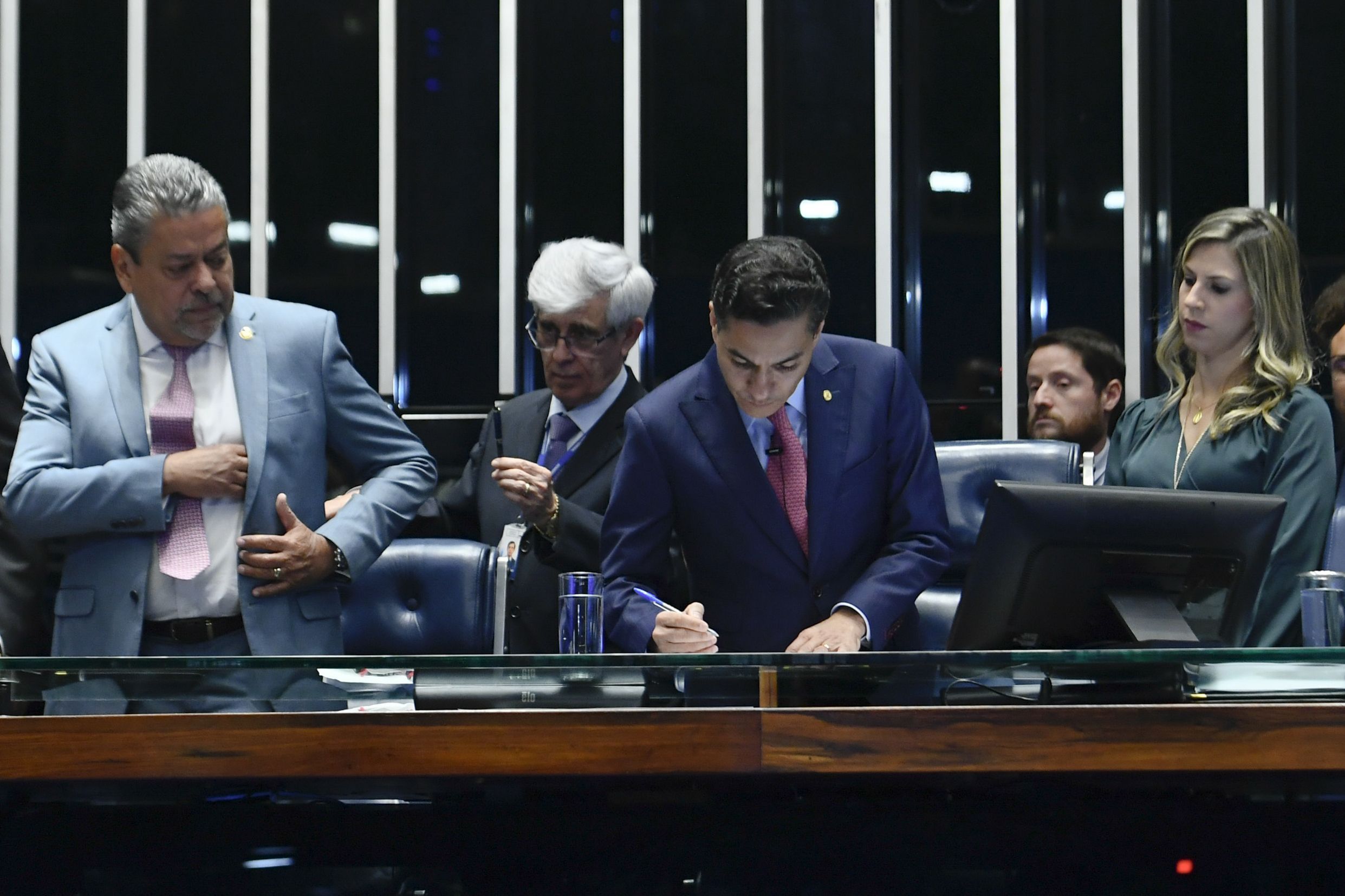 Congresso promulga emenda que perdoa multas bilionárias de partidos