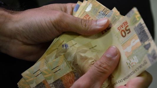 promulgada lei que eleva o salário mínimo para R$ 1.212