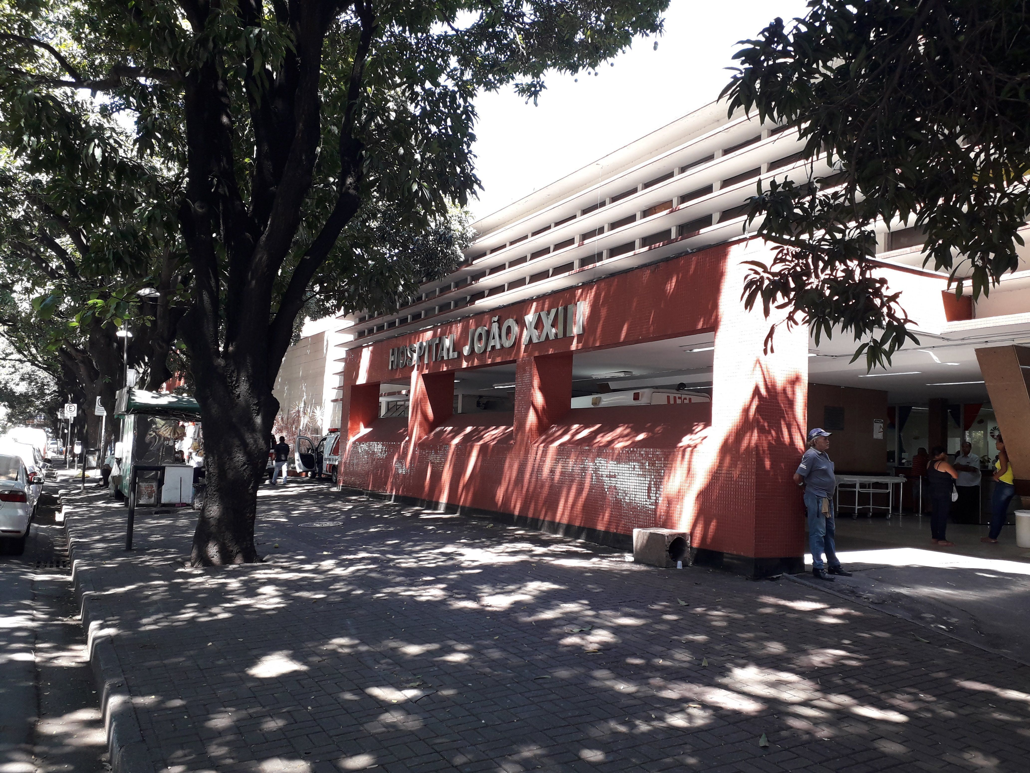 Homem leva tiros na cabeça, chama o socorro e morre no hospital