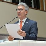 Base de apoio a Zema vota a favor e projeto que aumenta ICMS sobre bens supérfluos passa em comissão