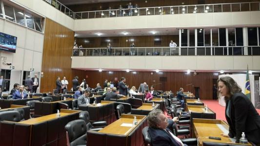 Propostas foram votados após quase oito horas de discussão