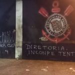 Sede do Corinthians tem muros pichados em protesto contra Cuca
