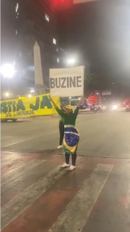 Protesto na Praça Sete, em BH, a favor de anistia termina com manifestante ferida