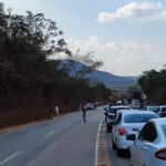 Manifestação causa interdição total nos dois sentidos da BR-040; lentidão supera 8 km
