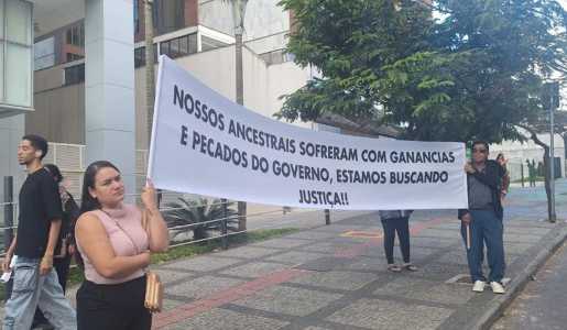 Foto mostra cartaz usado em protesto em Belo Horizonte