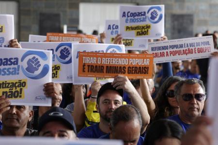 Servidores da Copasa lotaram a Assembleia contra a privatização da companhia na última quarta-feira (23)