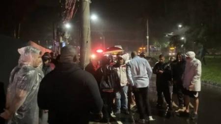 Protesto de torcedores do Flamengo na festa do atacante Gabigol