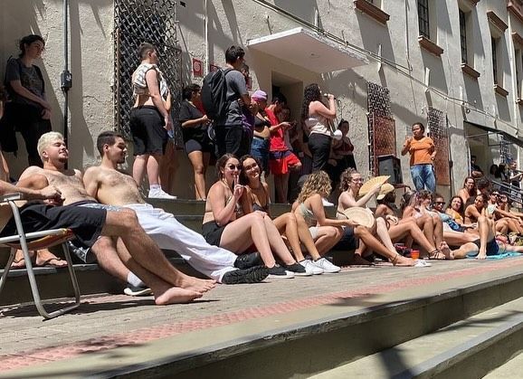 “Biquinaço” na PUC SP: alunos protestam contra a falta de ar-condicionado nas salas