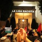 Protesto em apoio a Vini Jr. ocupa entrada do Consulado da Espanha em São Paulo