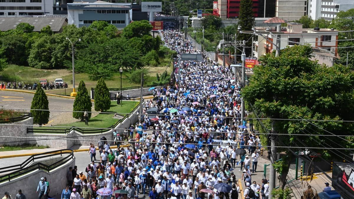 Em Honduras, manifestantes protestam contra governo de Xiomara Castro