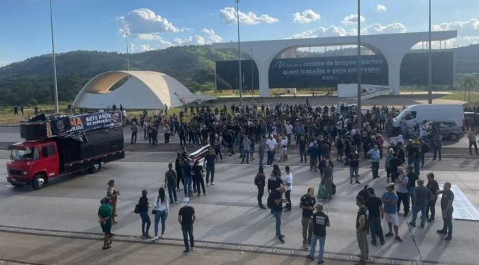 Servidores da segurança protestaram por 41% de recomposição inflacionária Servidores da segurança protestaram por 41% de recomposição inflacionária