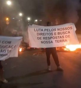 O projeto não proíbe o uso de máscaras, muito comum durante as manifestações feitas no país desde junho do ano passado.