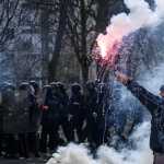 Franceses continuam com protestos contra a reforma da previdência e moções de censura são apresentadas contra o governo